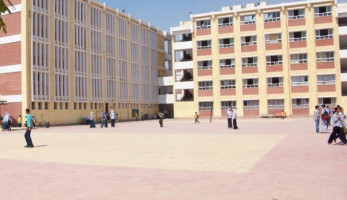 تعريب امتحانات مدارس اللغات التجريبية..الوزارة تقرر الغائه العام القادم..وأولياء الأمور تطالب الابقاء عليه والدروس الخصوصية بدأت الحجز