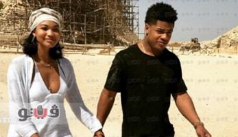 بالصور.. شيبرد يقبل شانيل أمام أبو الهول أثناء زيارة ويل سميث