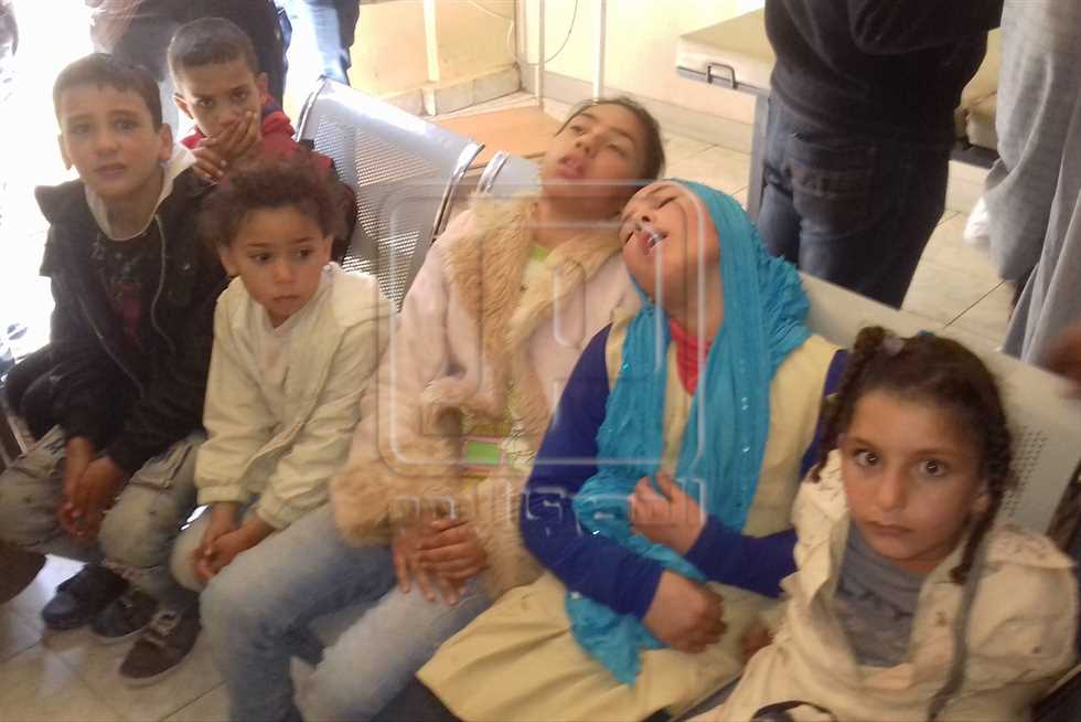 النيابة تأمر بتحليل عينات التغذية المدرسية في اشتباه تسمم 2262 تلميذ بسوهاج | المصري اليوم