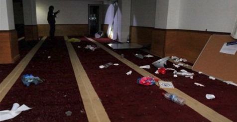 بالصور.. الاعتداء على مسجد بالولايات المتحدة