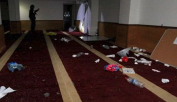 بالصور.. الاعتداء على مسجد بالولايات المتحدة