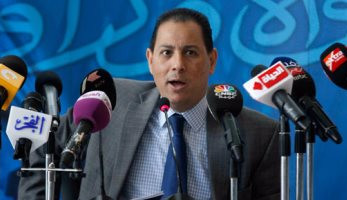 رئيس البورصة: الاقتصاد "زى الكشرى" مشاكله معروفة والإشكالية فى تطبيق الحلول - اليوم السابع