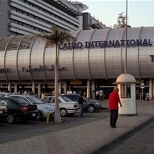 دبلوماسي عربي يثير أزمة في مطار القاهرة