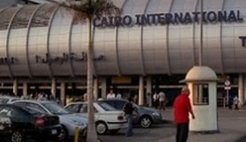 دبلوماسي عربي يثير أزمة في مطار القاهرة