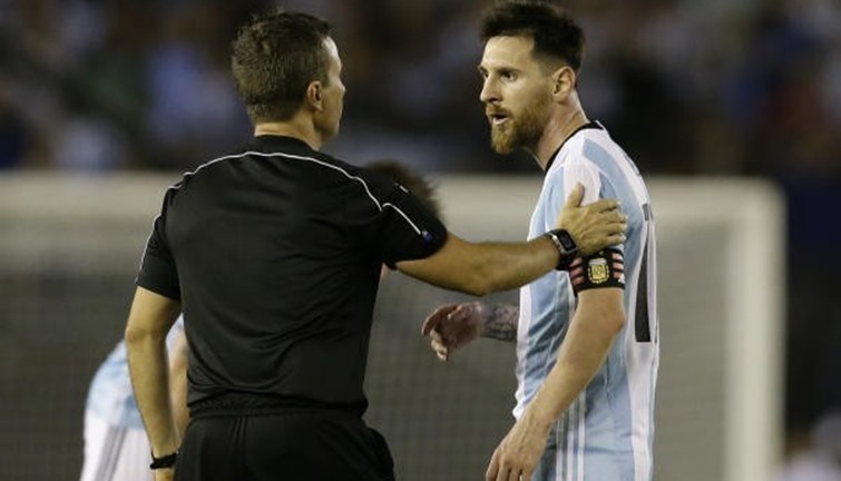 كيف استقبل ميسي "العقوبة غير العادلة" بإيقافه 4 مباريات مع الأرجنتين ؟