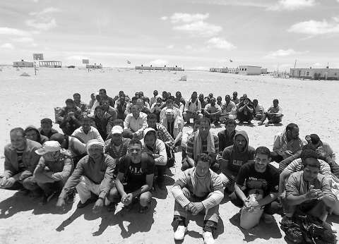 إحباط هجرة غير شرعية لـ81 شخصا بالسلوم خلال تسللهم لليبيا