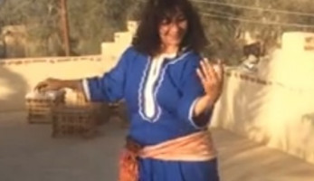 التاريخ الكامل لـ"أستاذة الرقص على السطوح".. جامعة السويس تحيل "منى البرنس" للتحقيق.. تثير الجدل بـ"ارحل عايزة استحمى".. الطالبات اتهمنها بـ"ازدراء الأديان".. و"المايوه" الأكثر تداولا على "فيس بوك"