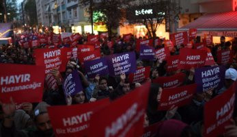 استمرار الاحتجاجات فى تركيا ضد صلاحيات أردوغان المطلقة بعد الاستفتاء - اليوم السابع
