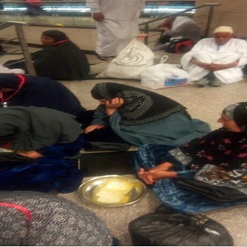 بالصور.. ننشر تفاصيل أزمة المعتمرين في مطار القاهرة