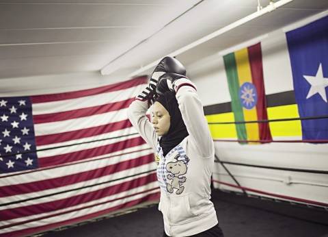 أمريكية تحصل على الحق فى الملاكمة بـ"الحجاب"
