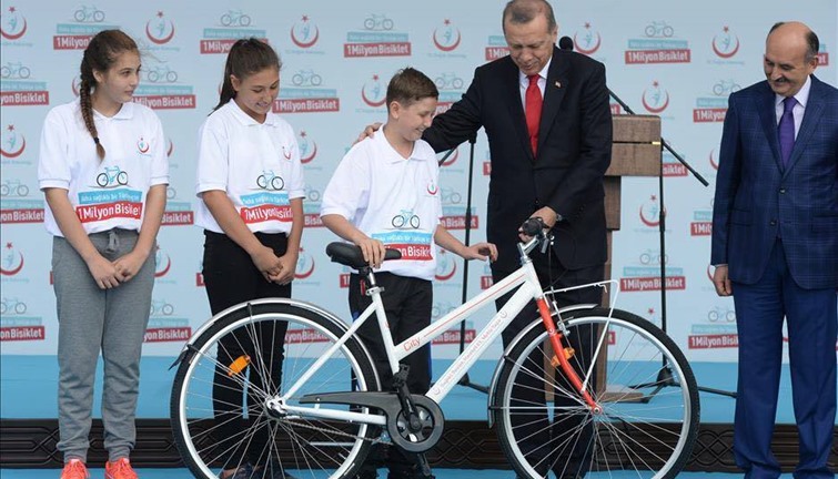 دراجة هوائية هدية لكل طفل يصلي الفجر في إسطنبول