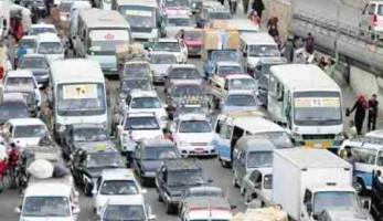 كثافات مرورية بمصر الجديدة بسبب ماسورة مياه
