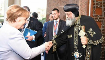 الأنبا دانيال يكشف ما طلبه البابا تواضروس من ميركل خلال زيارتها إلى الكاتدرائية | المصري اليوم