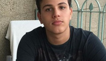 شاهد.. هجوم على عمرو دياب بسبب صورة نجله الفاضحة