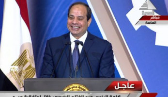 شاهد.. رد فعل السيسي بعد مطالبة العمال بـ"منحة"