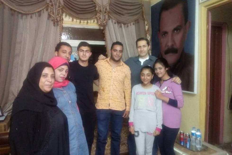 قصة "سائق الرئاسة": مات 2014.. وتسبب في ظهور علاء مبارك بإمبابة (فيديو) | المصري اليوم