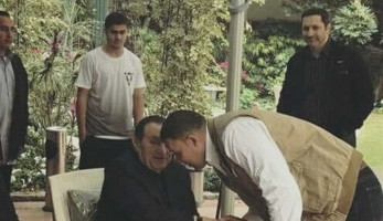أدمن "آسف يا ريس" ينشر "أحدث صورة" لمبارك: "كل سنة وحضرتك طيب" | المصري اليوم