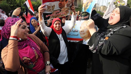بالفيديو.. فى عيد تحرير سيناء.. 'الرقص' يعود لشوارع مصر.. والمظاهرات في علم الغيب