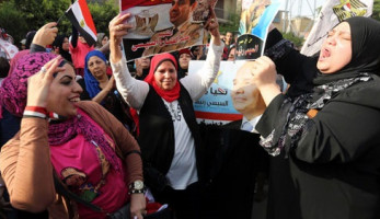 بالفيديو.. فى عيد تحرير سيناء.. 'الرقص' يعود لشوارع مصر.. والمظاهرات في علم الغيب