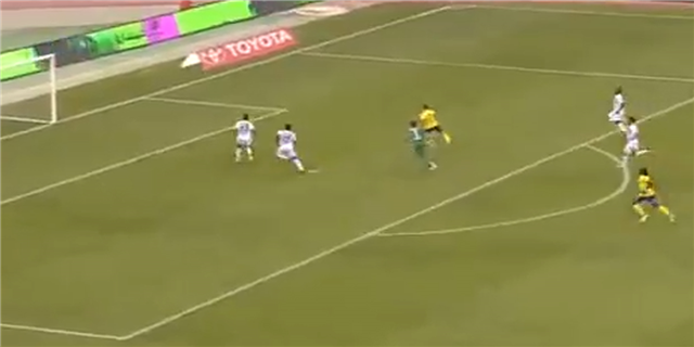 خطأ من الحضري فى هدف النصر السعودي - يالاكورة