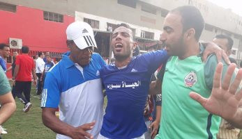 بالصور.. طبيب نبروه يُنقذ لاعب طلخا بعد "بلع لسانه" فى كأس مصر - اليوم السابع
