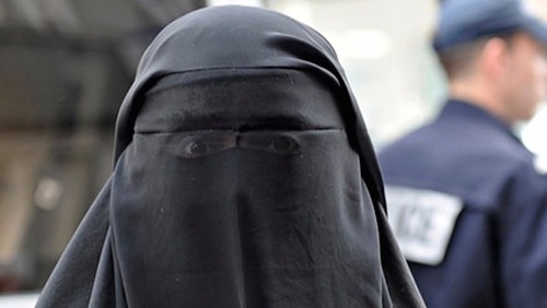 نساء «البراقع».. مسلمات غربيات يروين قصتهن مع النقاب  (ريبورتاج)