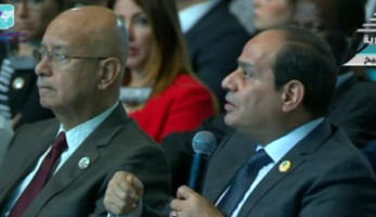 بالفيديو.. شاب بمؤتمر شرم الشيخ للسيسي: ماذا فعلت لمحاربة أهل الشر بقطر؟  (خبر)