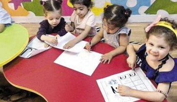 «حط فى بطنك بطيخة صيفى».. الحضانة مراقبة بالكاميرات  (فيتشر)