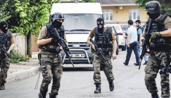 القوات الخاصة التركية تعتقل مصريا.. والتهمة: "بيشغل أغاني بصوت عالي" (خبر)