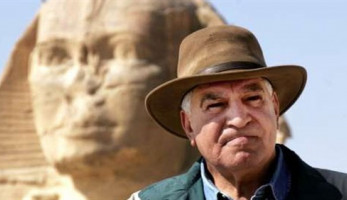 زاهي حواس: تهريب ثلث آثار مصر خلال ثورة 25 يناير (خبر)