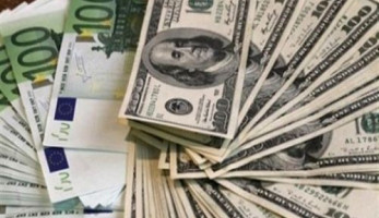 "الملابس الداخلية" وسيلة مهندسة بترول لتهريب عملات أجنبية (خبر )