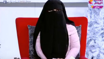 مذيعة مصرية تفاجيء المشاهدين وتظهر على الهواء بـ'النقاب' (فيديو) (خبر)