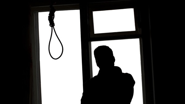 تعددت الأسباب والانتحار واحد.. مطلقة تلقي نفسها من الدور الثالث.. وعامل ينتحر بـ"واير" توكتوك.. خبير نفسي: الاكتئاب وفقدان لذة الحياة أبرز الأسباب (ريبورتاج)