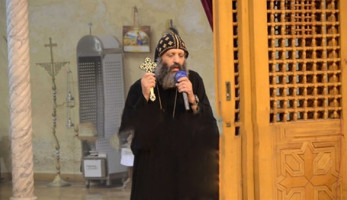 بالفيديو.. الأنبا أبانوب: الله اختار السيسي ليقود مصر إلى الطريق الصحيح (خبر)