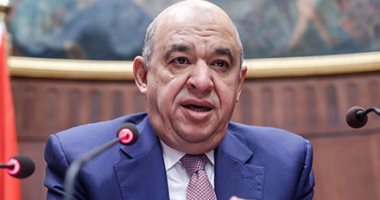 وزير السياحة يبلغ طاقم مكتبه بخروجه من الحكومة ويسلم الهاتف والسيارات (خبر)