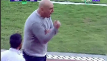 فيديو .. إشارة غير أخلاقية من حسام حسن تجاه طارق يحيى  (خبر)