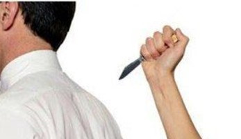 قاتلة زوجها بـ13 طعنة: بصق على أبويا وأمى فطعنته  (خبر)