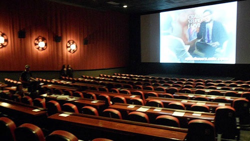 السينما المصرية تخسر 12 مليار جنيه بسبب الأفلام «المسروقة» (ريبورتاج)