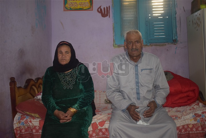 «قيس وليلى 2018.. حكاية زوجين ينسجها الوفاء».. «عبدالحليم» يفقد الاتصال بزوجته 37 عاما.. أسرته بمصر تستخرج شهادة وفاته لصرف المعاش.. والصدفة تعيده من جحيم العراق لحضن رفيقة العمر (صور) (فيتشر)