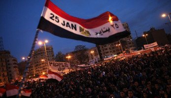 في ذكرى الثورة.. 5 فنانين شوهوا 25 يناير: علاقات جنسية كاملة (فيديو) (ريبورتاج)