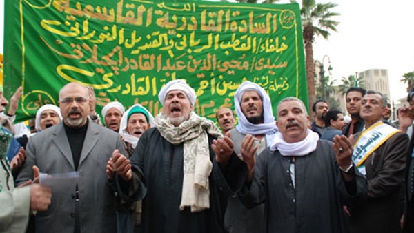 "أضرحة الأولياء" تواجه شبح الانقراض.. اتهامات صوفية للأوقاف بتسهيل عملية الاستيلاء.. والوزارة تدافع: نحمي مشتملات المساجد وما عداها أمر المحليات.. قاسم: الأوقاف تتغاضى عن التجاوزات  (تحقيق)