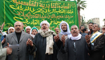 "أضرحة الأولياء" تواجه شبح الانقراض.. اتهامات صوفية للأوقاف بتسهيل عملية الاستيلاء.. والوزارة تدافع: نحمي مشتملات المساجد وما عداها أمر المحليات.. قاسم: الأوقاف تتغاضى عن التجاوزات  (تحقيق)