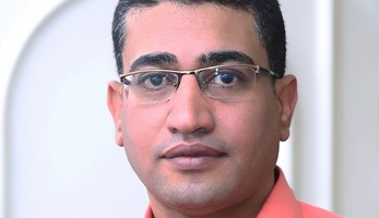 عزيزى المناضل المنظر.. أنت مش فاهم حاجة (مقال)