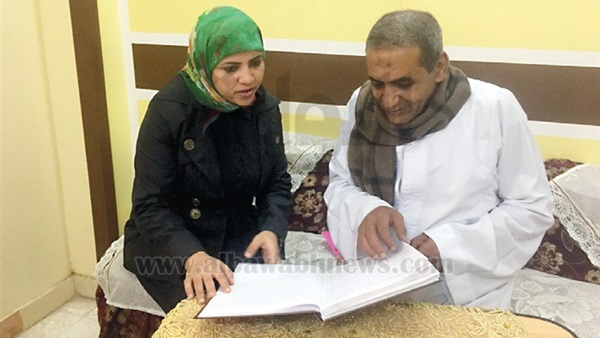عم محمد عبد المقصود "حفظ القرآن وكتبه بخط يده في عام ونصف" (فيتشر)