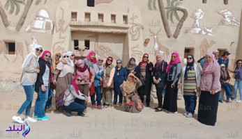 «متحف بدر».. فنان جسد تراث أهل الفرافرة من الطين والرمال.. صور (فيتشر)