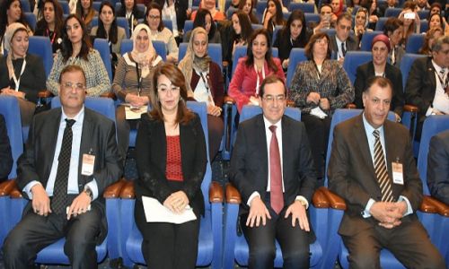 طارق الملا: 30 % من قيادات البترول سيدات (خبر)