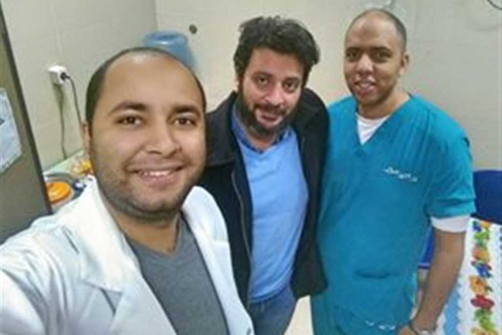 عودة «طبيب الجينز» لمنصبه مديرا لمستشفى بني سويف للتأمين الصحي (خبر)