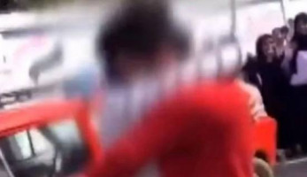 بالفيديو| شاب يحتضن طالبة أمام مدرسة.. ومعلم: "هنقول لأبوها" (خبر)