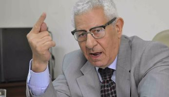 مكرم محمد أحمد: ليس صحيحا أن يقف الصحفيون طوابير ذنب وما يحدث ليس فى صالح الحكم (خبر)