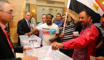 بالصور| أطفال ومسنون وذوو إعاقة.. حكاية أول أيام الانتخابات بالسعودية (ريبورتاج)
